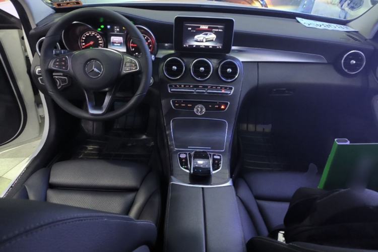 Used Mercedes-Benz C-Class 2016 C 200 L Sport Edition Center Console
