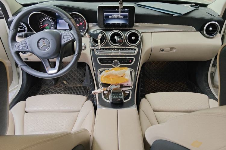 Used Mercedes-Benz C-Class 2016 C 200 L Sport Edition Center Console
