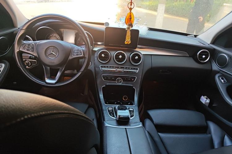 Used Mercedes-Benz C-Class 2016 C 180 L Sport Edition Center Console