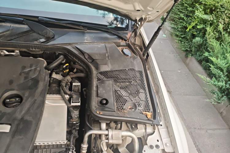 Used Mercedes-Benz C-Class 2016 C 200 Sport Edition Engine Bay Left