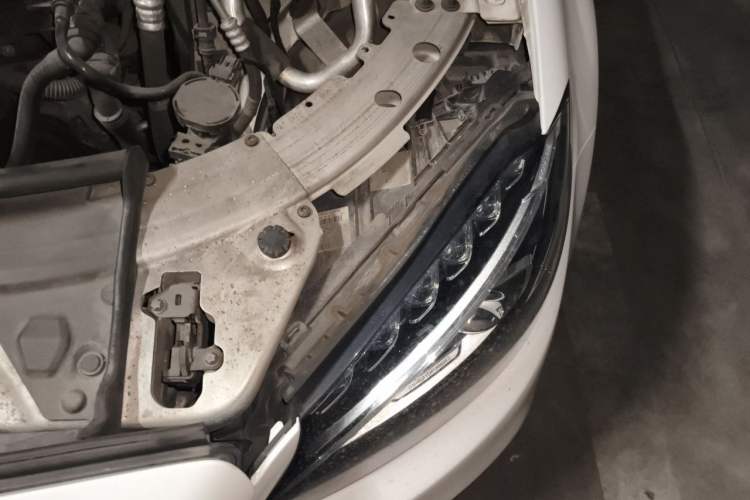 Used Mercedes-Benz C-Class 2016 C 200 Sport Edition Engine Bay Left