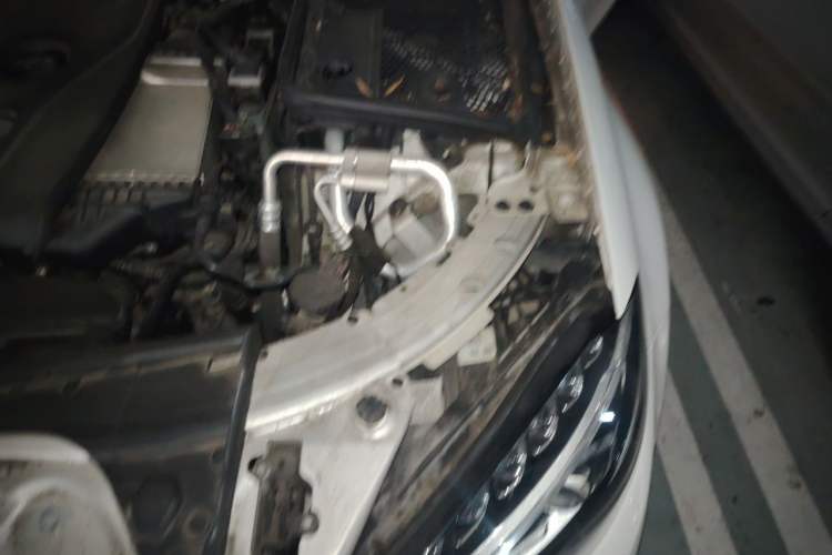 Used Mercedes-Benz C-Class 2016 C 200 L Sport Edition Engine Bay Left