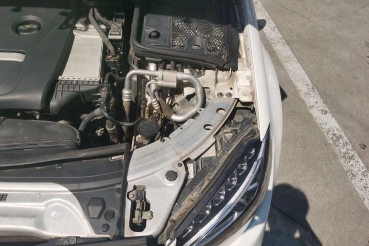 Used Mercedes-Benz C-Class 2016 C 200 L Sport Edition Engine Bay Left