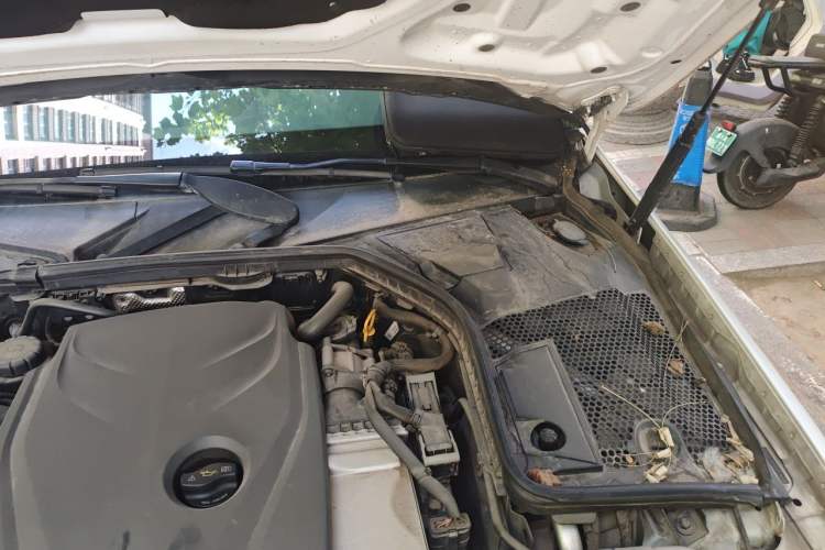 Used Mercedes-Benz C-Class 2016 C 200 L Sport Edition Engine Bay Left