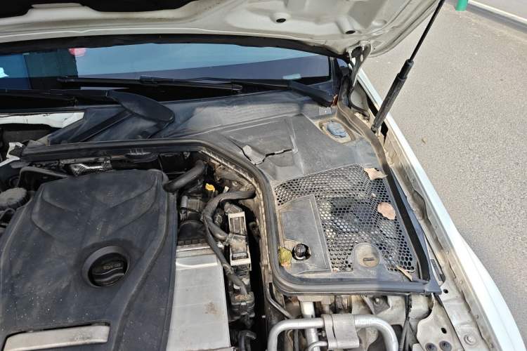 Used Mercedes-Benz C-Class 2016 C 200 L 4MATIC Sport Edition Engine Bay Left