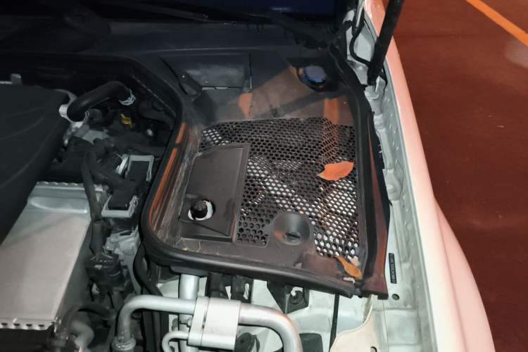 Used Mercedes-Benz C-Class 2016 C 200 L Sport Edition Engine Bay Left