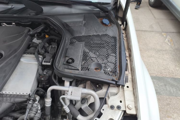Used Mercedes-Benz C-Class 2016 C 200 L Sport Edition Engine Bay Left