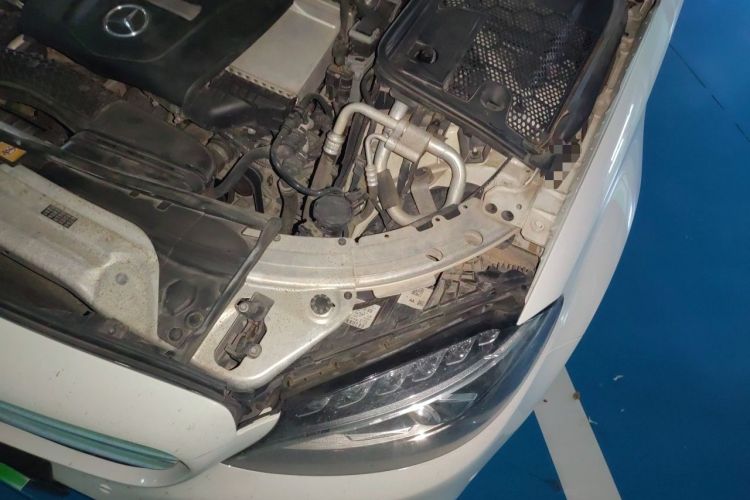 Used Mercedes-Benz C-Class 2016 C 200 L Sport Edition Engine Bay Left