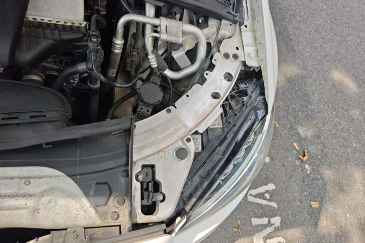 Used Mercedes-Benz C-Class 2016 C 200 L Sport Edition Engine Bay Left