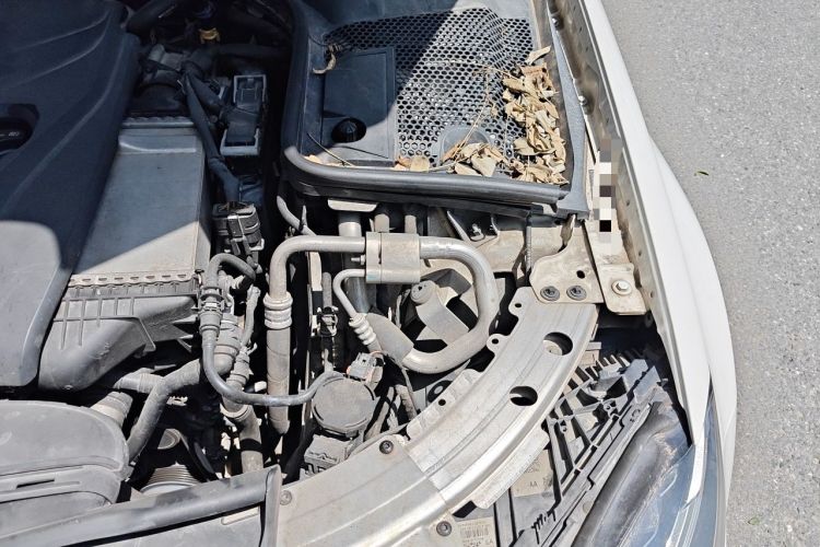 Used Mercedes-Benz C-Class 2016 C 200 L Engine Bay Left