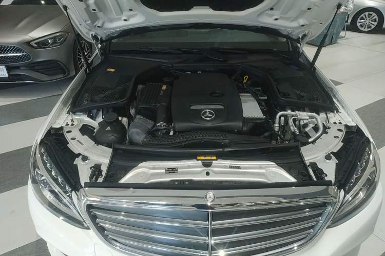 Used Mercedes-Benz C-Class 2016 C 200 L Engine Bay