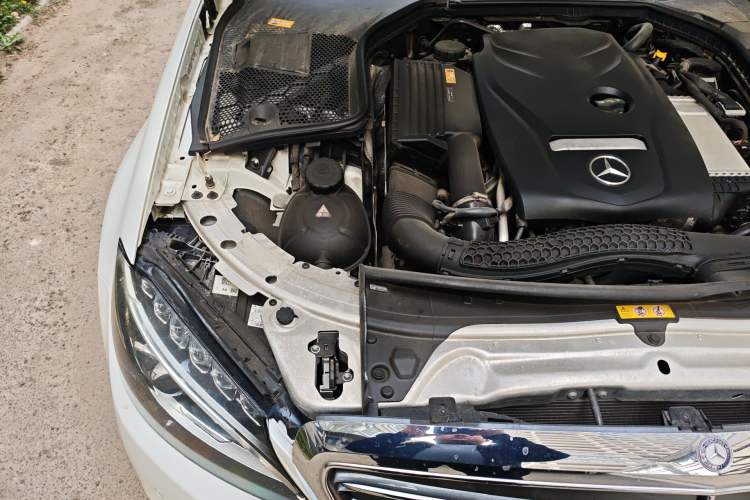 Used Mercedes-Benz C-Class 2016 C 200 L Engine Bay Right