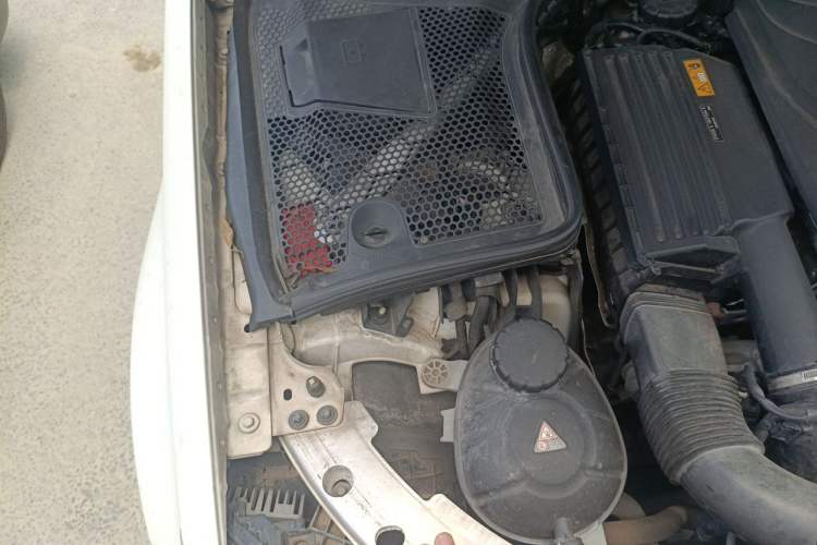 Used Mercedes-Benz C-Class 2016 C 200 L Sport Edition Engine Bay Right