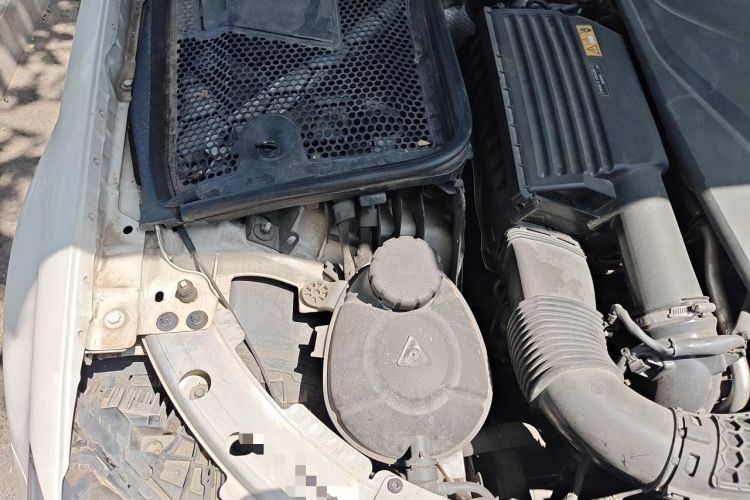 Used Mercedes-Benz C-Class 2016 C 200 L Engine Bay Right