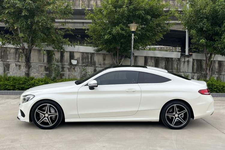 Used Mercedes-Benz C-Class 2016 C 200 Coupe Exterior 2