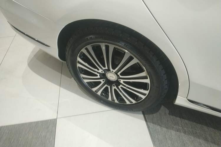 Used Mercedes-Benz C-Class 2016 C 200 L Exterior 5