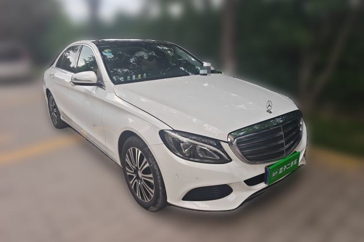 Used Mercedes-Benz C-Class 2016 C 200 L Front Right 45 Deg