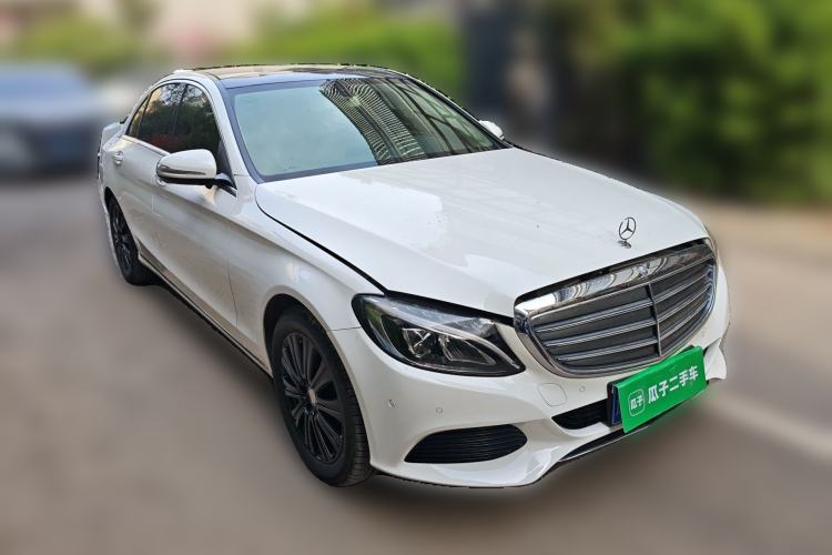 Used Mercedes-Benz C-Class 2016 C 200 L Front Right 45 Deg