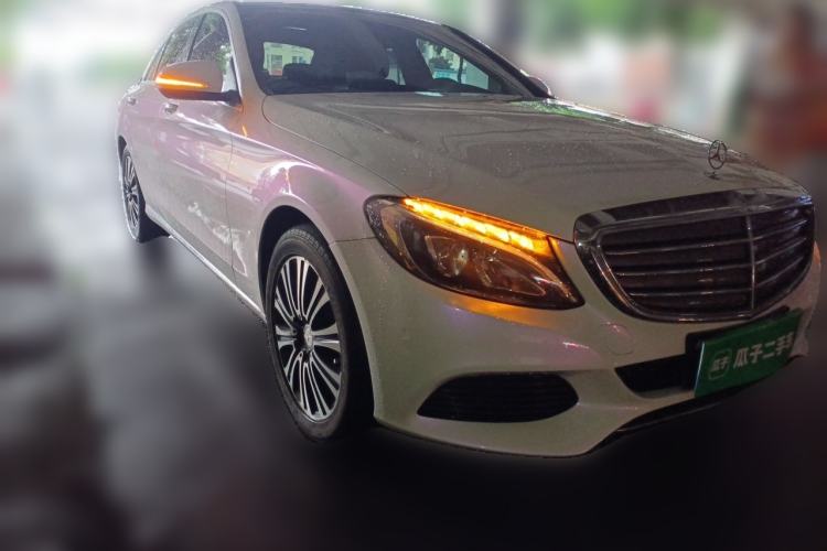 Used Mercedes-Benz C-Class 2016 C 200 L Front Right 45 Deg