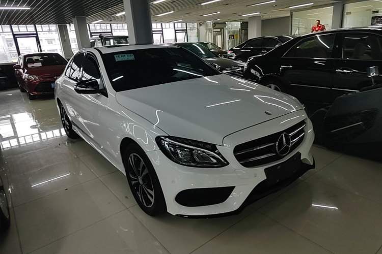 Used Mercedes-Benz C-Class 2016 C 200 Sport Edition Front Right 45 Deg