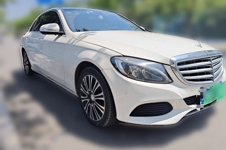 Used Mercedes-Benz C-Class 2016 C 200 L Front Right 45 Deg
