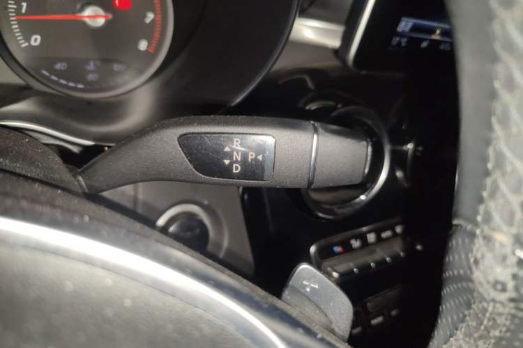 Used Mercedes-Benz C-Class 2016 C 200 Sport Edition Gear Lever