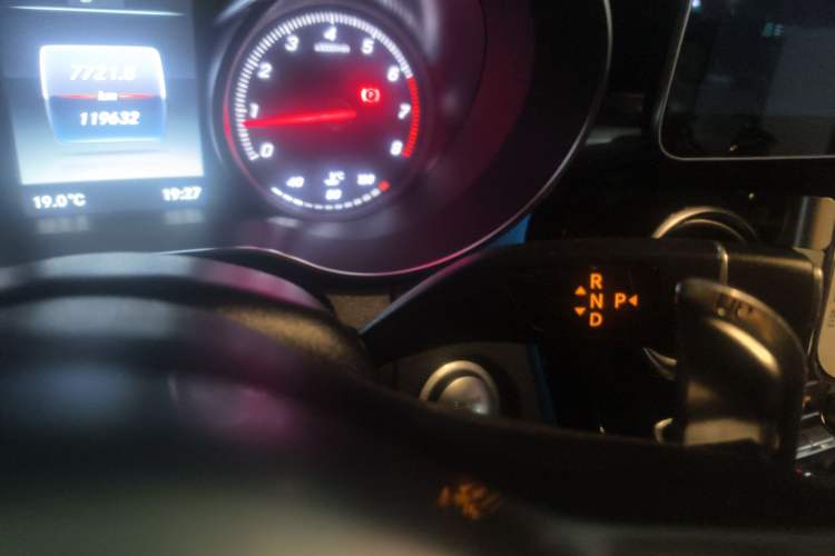 Used Mercedes-Benz C-Class 2016 C 200 4MATIC Coupe Gear Lever