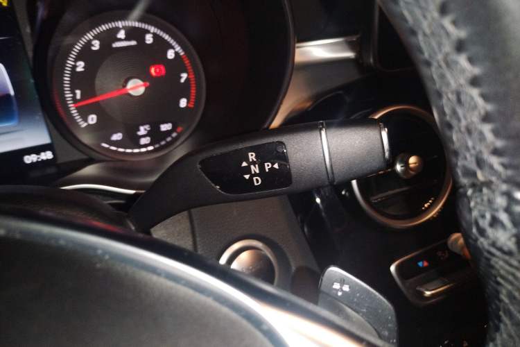 Used Mercedes-Benz C-Class 2016 C 200 Sport Edition Gear Lever