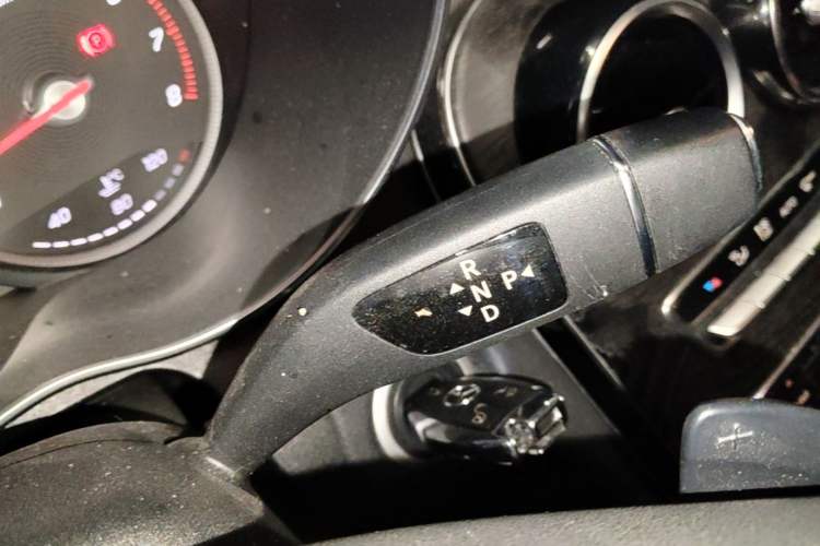 Used Mercedes-Benz C-Class 2016 C 180 L Sport Edition Gear Lever