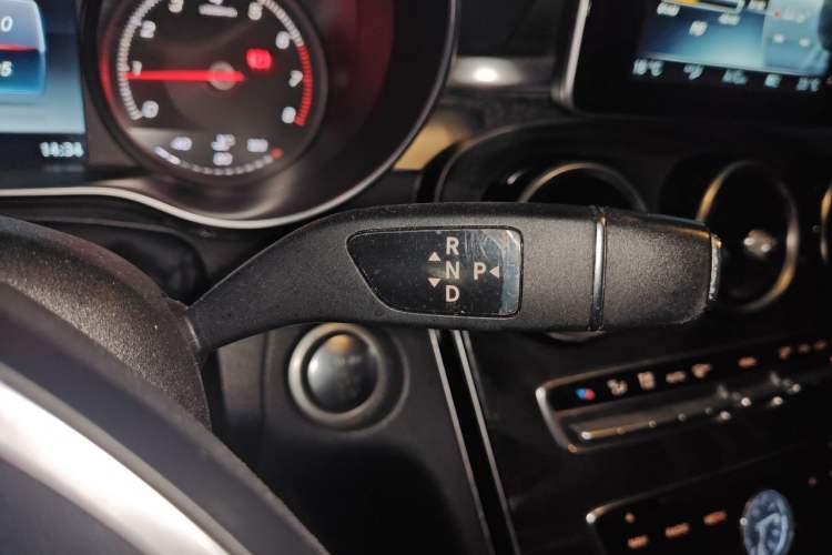 Used Mercedes-Benz C-Class 2016 C 200 L Sport Edition Gear Lever