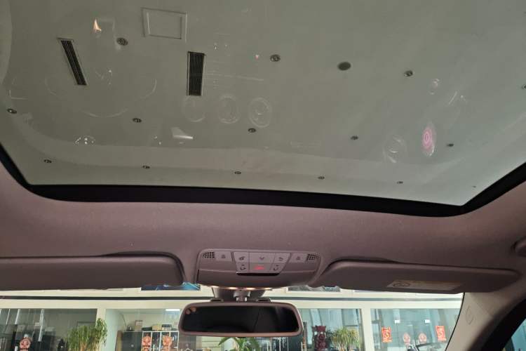 Used Mercedes-Benz C-Class 2016 C 200 L Headliner