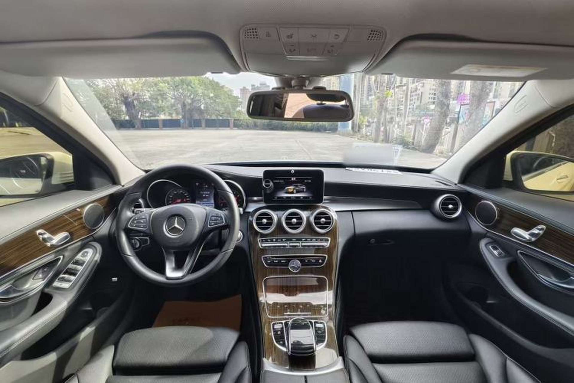 Used Mercedes-Benz C-Class 2016 C 180 L Interior 1