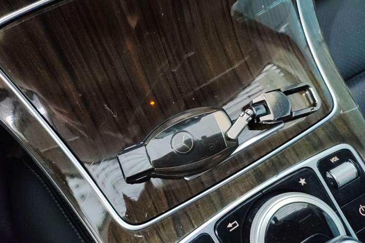 Used Mercedes-Benz C-Class 2016 C 180 L Interior 1