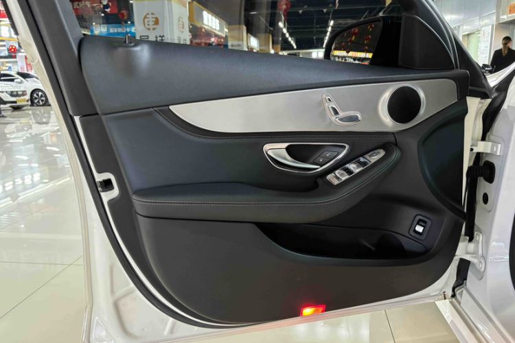 Used Mercedes-Benz C-Class 2016 C 200 Sport Edition Interior 10