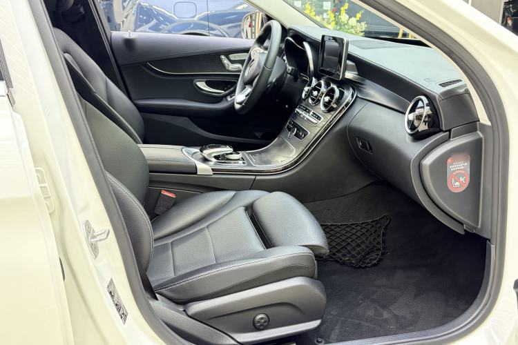 Used Mercedes-Benz C-Class 2016 C 200 L Sport Edition Interior 11