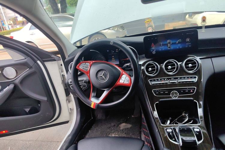Used Mercedes-Benz C-Class 2016 C 200 L Interior 2