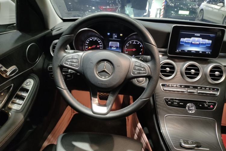 Used Mercedes-Benz C-Class 2016 C 180 Estate Interior 2