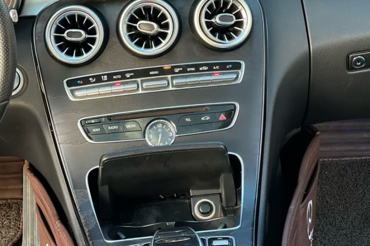 Used Mercedes-Benz C-Class 2016 C 200 L Sport Edition Interior 3