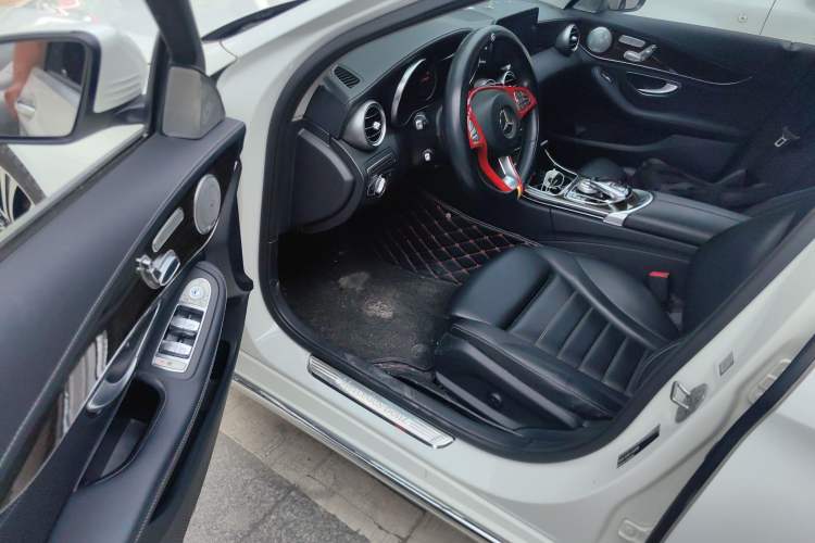 Used Mercedes-Benz C-Class 2016 C 200 L Interior 3