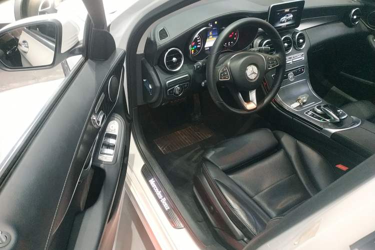 Used Mercedes-Benz C-Class 2016 C 200 L Sport Edition Interior 3