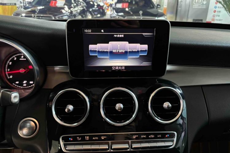 Used Mercedes-Benz C-Class 2016 C 200 Sport Edition Interior 3