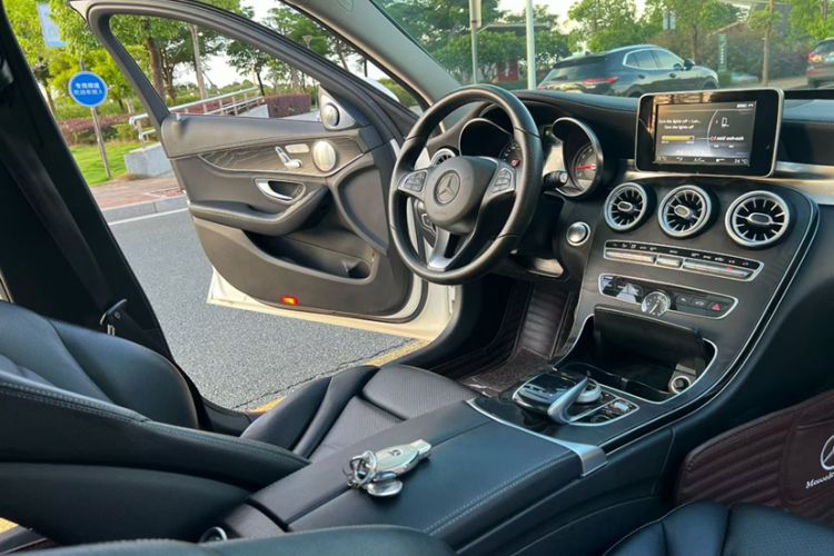 Used Mercedes-Benz C-Class 2016 C 200 L Sport Edition Interior 4