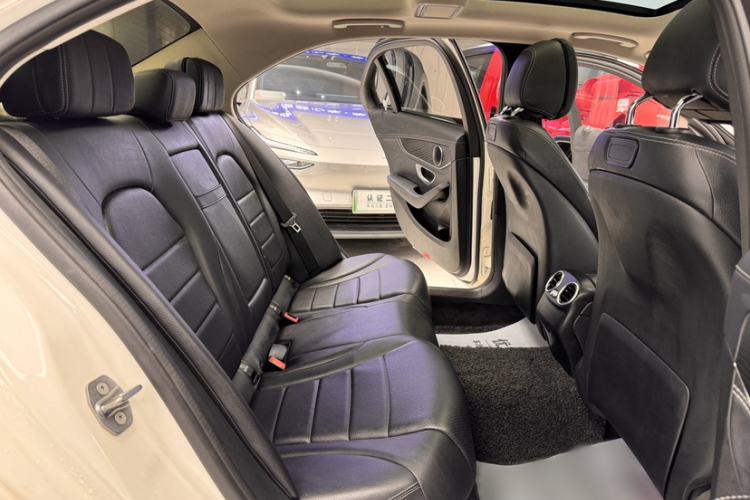 Used Mercedes-Benz C-Class 2016 C 200 L Sport Edition Interior 4
