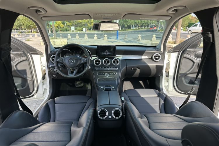 Used Mercedes-Benz C-Class 2016 C 180 Estate Interior 4