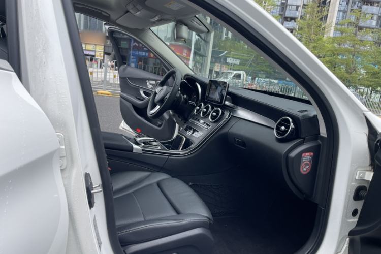 Used Mercedes-Benz C-Class 2016 C 200 L Sport Edition Interior 5