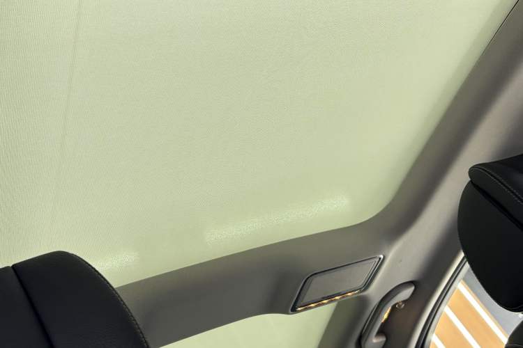 Used Mercedes-Benz C-Class 2016 C 200 L Sport Edition Interior 5