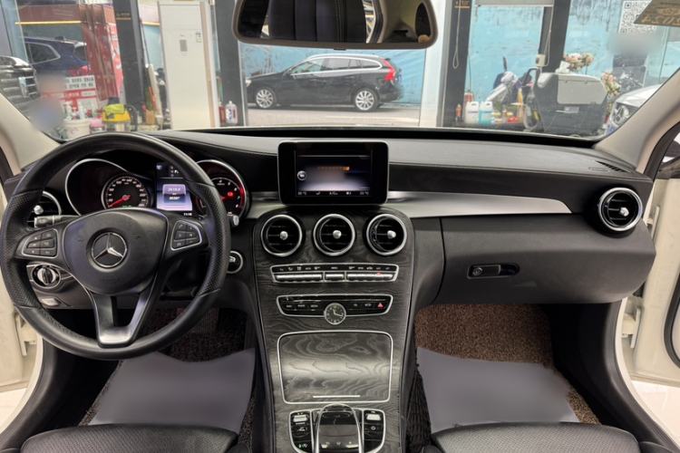 Used Mercedes-Benz C-Class 2016 C 200 L Sport Edition Interior 5