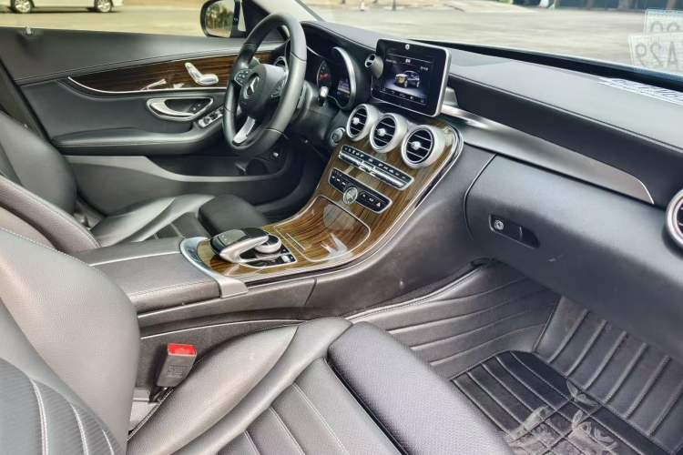 Used Mercedes-Benz C-Class 2016 C 180 L Interior 6