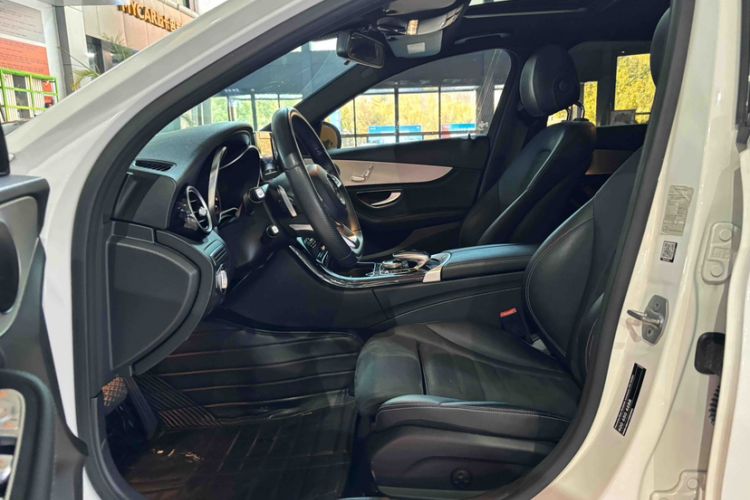 Used Mercedes-Benz C-Class 2016 C 200 Sport Edition Interior 6