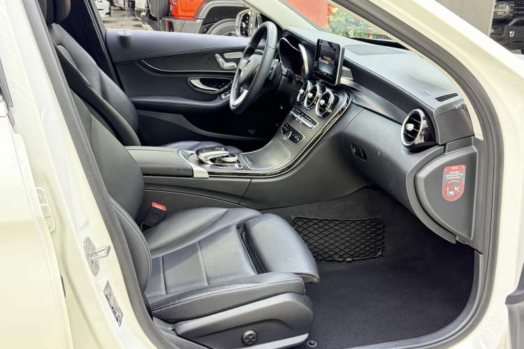 Used Mercedes-Benz C-Class 2016 C 200 L Sport Edition Interior 7